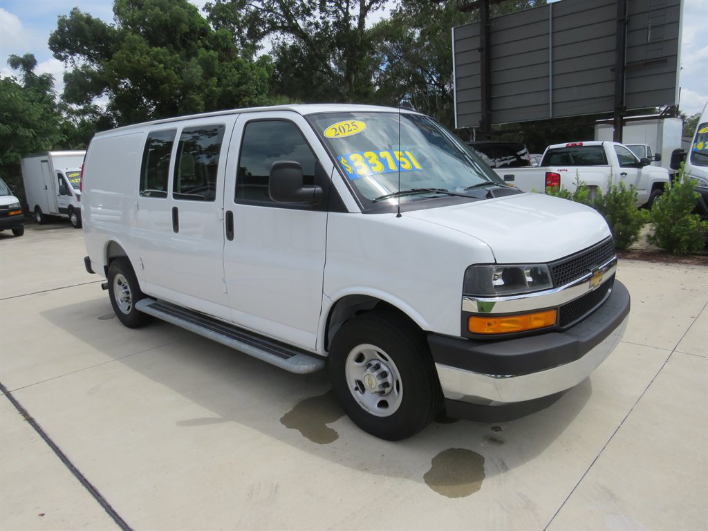 2025 Chevrolet Express Cargo